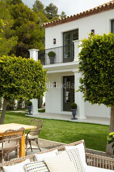 Foto bca79027-a7a9-463d-b5d1-1be19e409c54. Casa adossada amb aparcament a Sierra Blanca Marbella