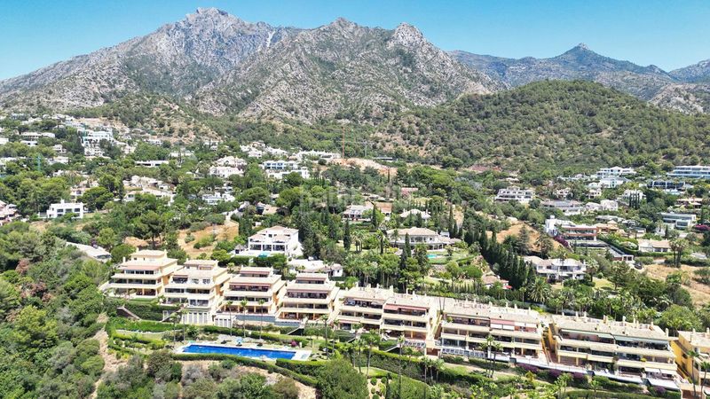 Foto 078125bd-5fc2-420d-b7b7-81b95400c8f0. Pis amb aparcament a Sierra Blanca Marbella