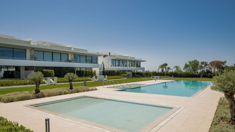 Foto 8e0f1160-37fc-49a9-bf9c-0b85662b6882. Casa adossada amb aparcament a Casco Antiguo Marbella