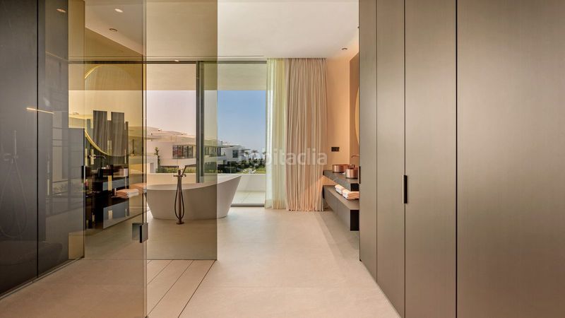 Foto a479d663-aa5b-4b31-b7e3-ce8b6dcfa55e. Casa adossada amb aparcament a Casco Antiguo Marbella