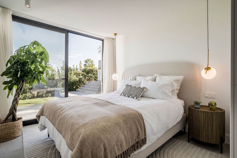 Foto a02c7530-a5a1-4317-96b6-c21f6c005341. Casa adossada amb aparcament a Las Brisas Marbella