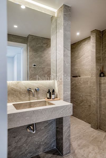 Foto a9bd0aa0-db38-44a5-afc5-efa421102d7d. Casa adossada amb aparcament a Las Brisas Marbella