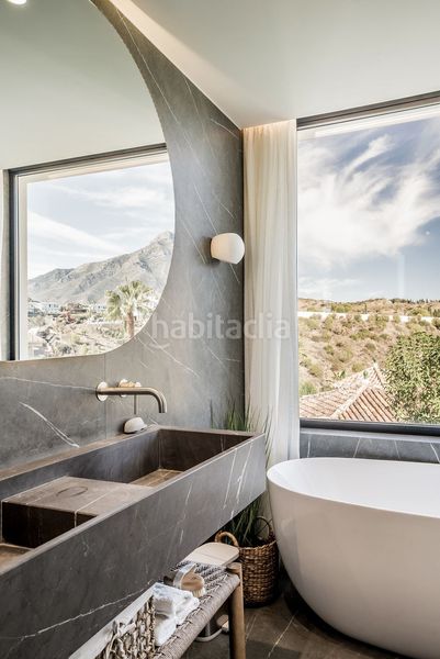 Foto c7171176-7861-4cc6-8e8a-09aef70d9075. Casa adossada amb aparcament a Las Brisas Marbella