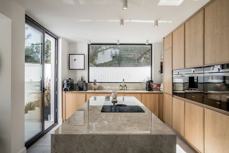 Foto c7218d4a-03b4-43e6-8ad3-96ddeb9df0b3. Casa adossada amb aparcament a Las Brisas Marbella