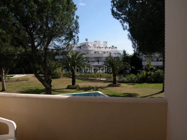Foto a6e8125c-f39b-4ce0-b759-bd88cb23f243. Casa adossada a Las Brisas Marbella