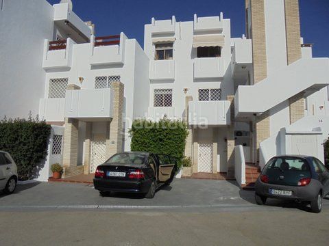 Foto f0e7c378-3707-49ed-a89c-7183809f9b5f. Casa adossada a Las Brisas Marbella
