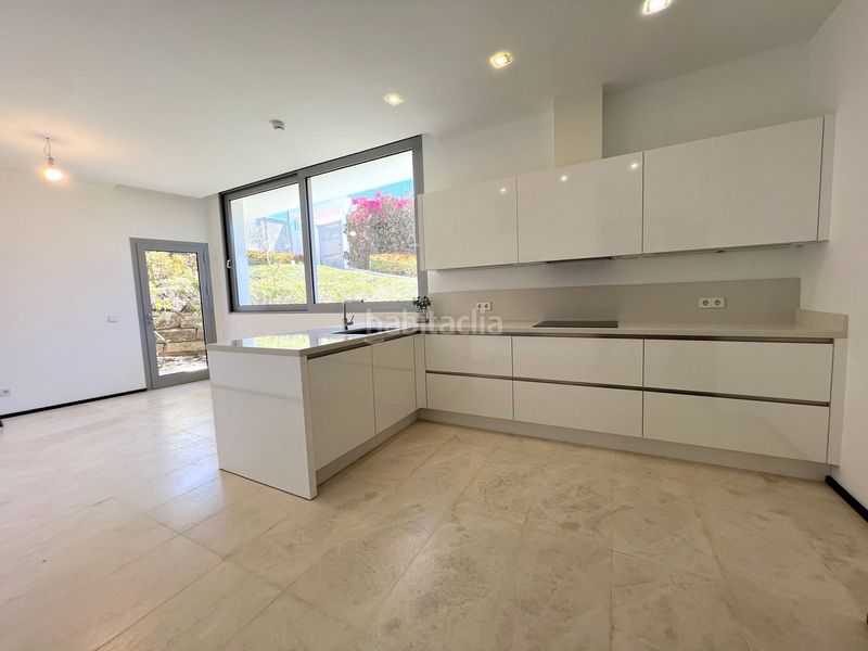 Foto af1d7762-3e2b-4b4e-979a-6bea7fb84262. Casa adossada a Sierra Blanca Marbella