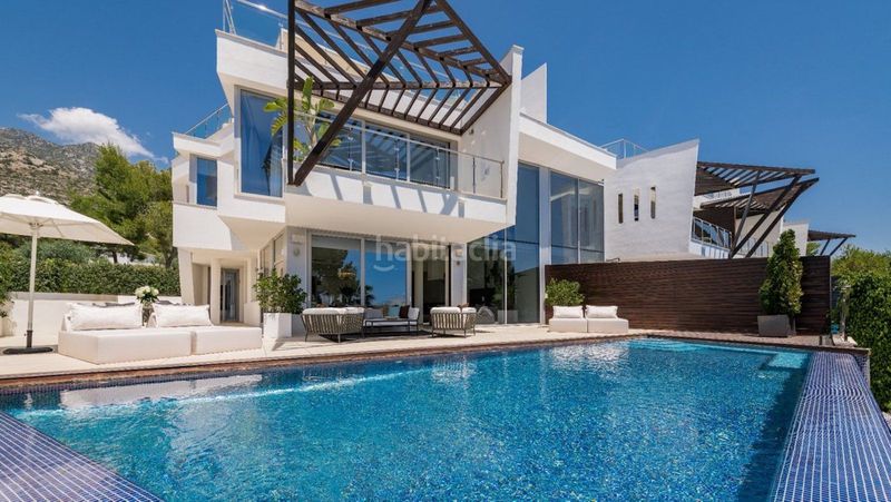 Foto e20e6148-b949-4dfc-ae31-bc8bd77fb7a1. Casa adossada a Sierra Blanca Marbella