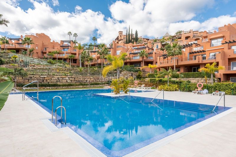 Foto b2535745-3845-48ba-aa01-9062b7306a57. Pis amb aparcament a Las Brisas Marbella