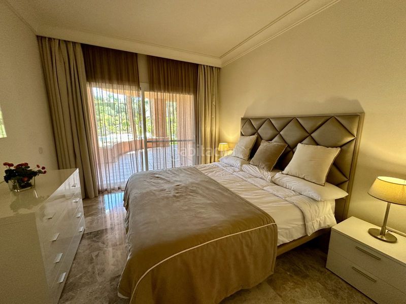 Foto d2d57bff-62aa-4b27-ad9d-e380c550e2af. Piso en Las Brisas Marbella