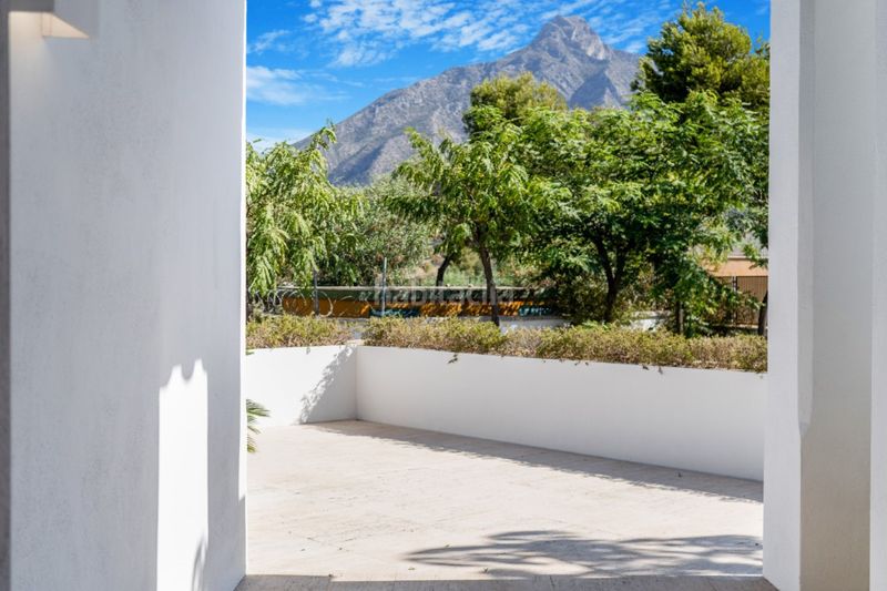 Foto b5685d1e-c41f-4d73-ac12-e27e36943124. Casa adossada a La Carolina - Guadalpín Marbella