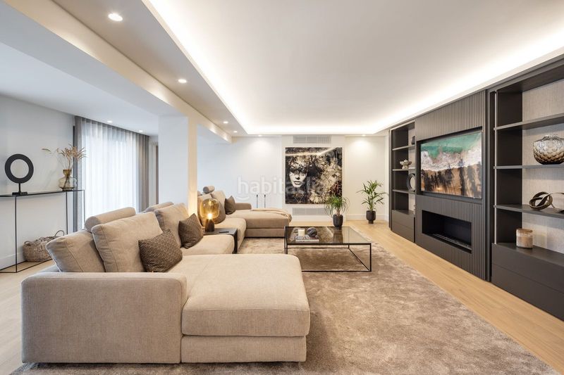 Foto 7342ec9f-7543-4b2a-a67e-f7eb7fabbcf8. Casa adossada amb aparcament a Las Brisas Marbella