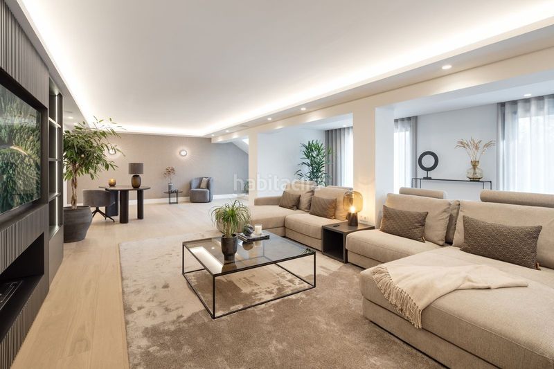 Foto c85e30b7-5ec6-45ad-9b79-6686e77584b2. Casa adossada amb aparcament a Las Brisas Marbella