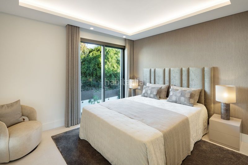 Foto d16902f8-a440-4a4e-ba61-10e535ae8393. Casa adossada amb aparcament a Las Brisas Marbella