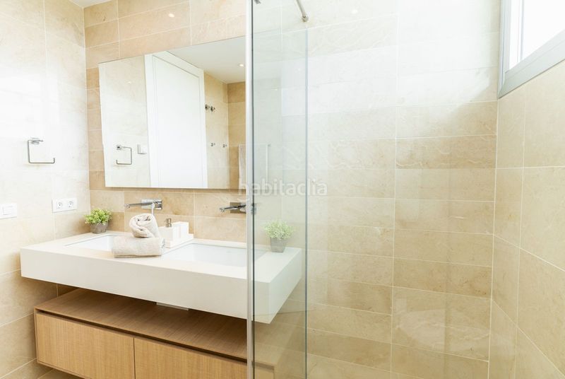 Foto 63ec9d10-9c19-4dde-9488-f7e61aff8085. Casa adossada amb aparcament a Río Real Marbella