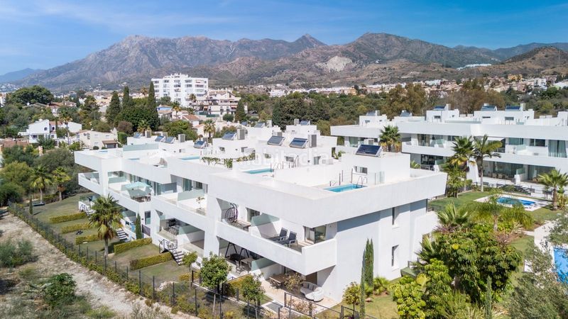 Foto 8c857ec8-6a7a-4073-8640-03119010a82c. Casa adossada amb aparcament a Río Real Marbella