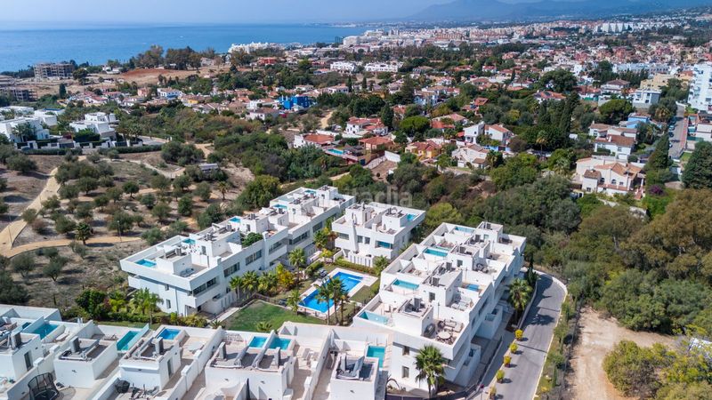 Foto a297b048-b9d4-414b-a9a7-ae29e4e19b0e. Casa adossada amb aparcament a Río Real Marbella
