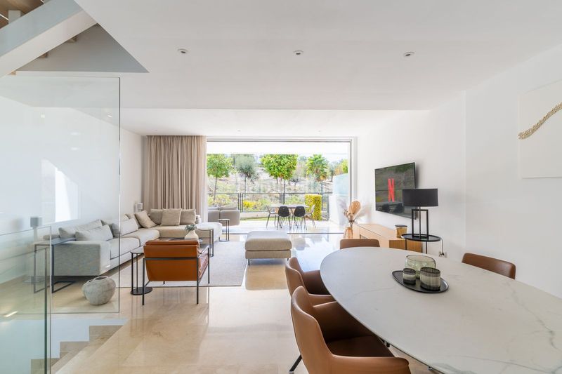 Foto a985e286-9d82-421b-8c4e-3eca608e0e81. Casa adossada amb aparcament a Río Real Marbella