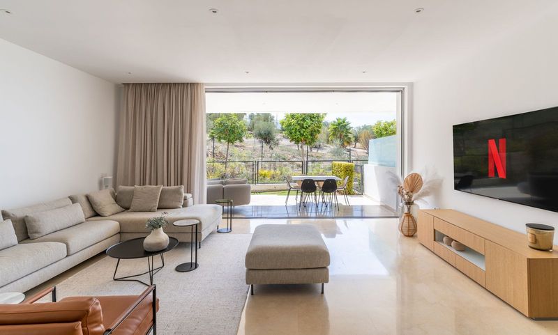 Foto b7f0d3b7-e21c-436f-af0e-84494a7e8edf. Casa adossada amb aparcament a Río Real Marbella