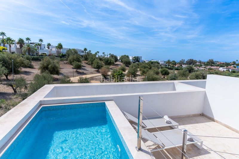 Foto be1e5683-6468-45c7-9826-d97551fc3536. Casa adossada amb aparcament a Río Real Marbella