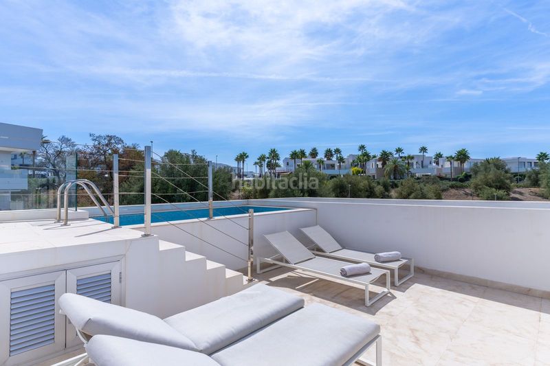 Foto cb1227c0-e1e9-48f6-8b6c-53f70fb92ef8. Casa adossada amb aparcament a Río Real Marbella