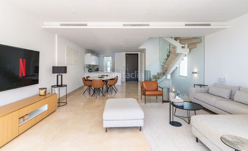 Foto f6d6711d-54d6-4d95-a9c9-097ef7fe4e39. Casa adossada amb aparcament a Río Real Marbella