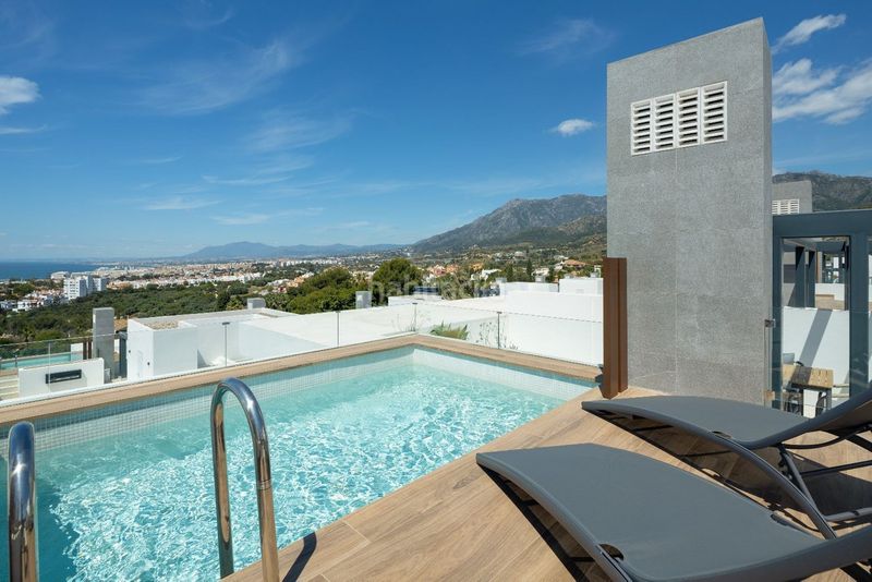 Foto 79b7db32-4a99-43fb-8a51-e77e22ae06a7. Casa adossada a Río Real Marbella