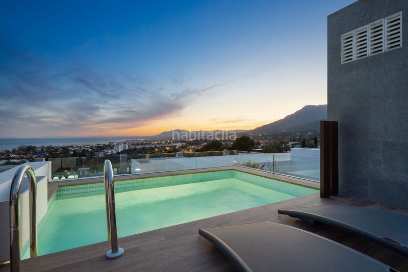 Foto 8f6bc6ed-f59b-4f41-8a4e-32af42e315ba. Casa adossada a Río Real Marbella