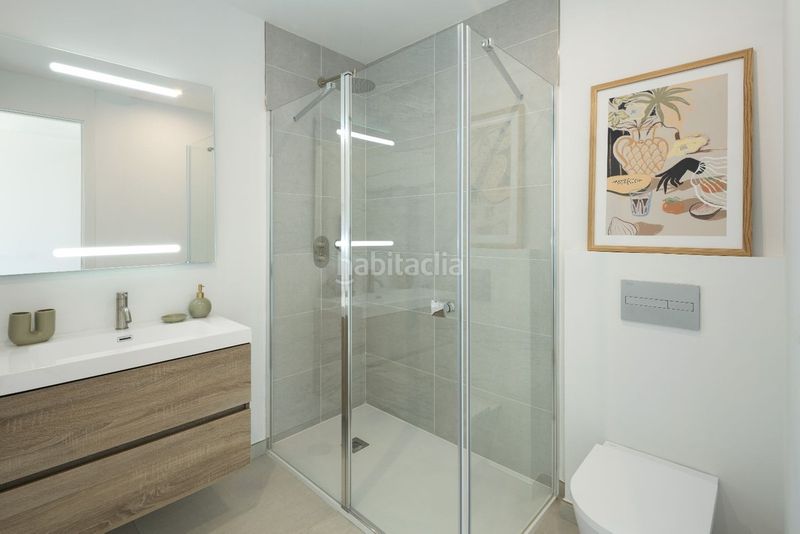 Foto 9dc586b0-ac79-4b68-bab2-f9e03a276aaf. Casa adossada a Río Real Marbella