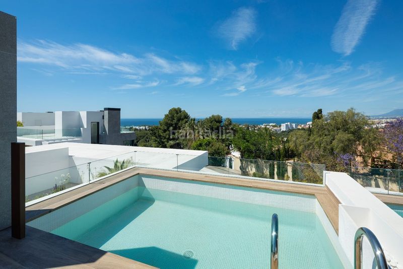 Foto ab74f437-addb-4fd3-916d-e93eb0b0ac1b. Casa adossada a Río Real Marbella