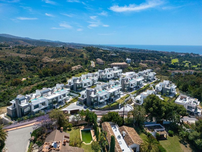 Foto ada28f28-fe0b-4f33-b3fa-5a96c3ba066c. Casa adossada a Río Real Marbella