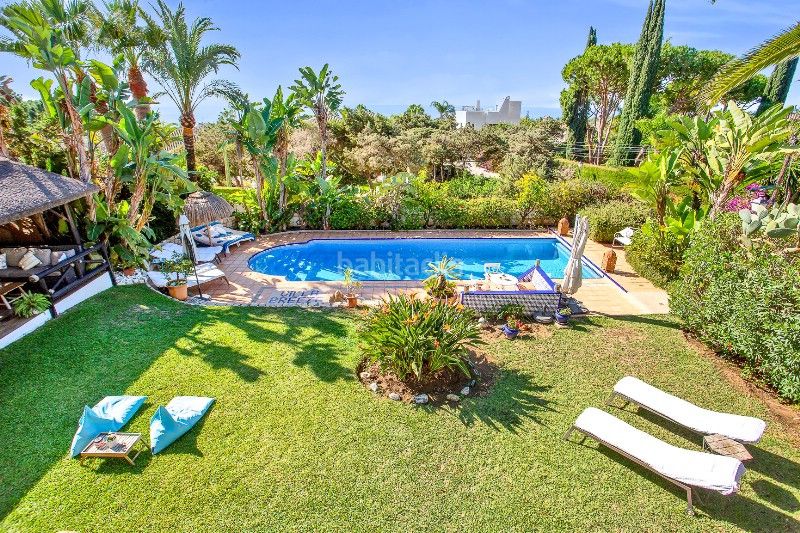 Foto e97b6641-1fae-420b-9fc5-7e2b7850ce37. Casa adossada amb aparcament a Marbesa Marbella