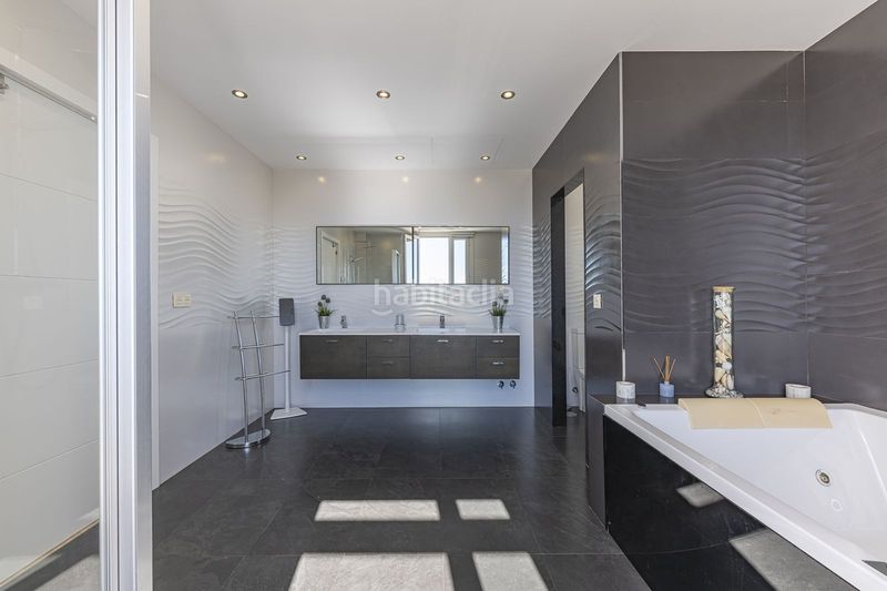 Foto 8e10a30e-7ec2-49ae-b6b4-66a0b11db3dd. Casa adossada amb aparcament a El Rosario - Ricmar Marbella