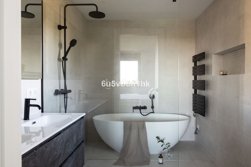 Foto 45513e3a-9359-42c0-a378-588bc66eb665. Casa adossada a La Quinta Benahavís