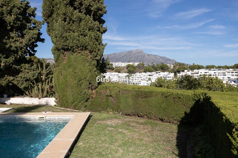 Foto bc795fd0-1f8a-4c00-ba5e-88c1be088e60. Casa adossada a La Quinta Benahavís