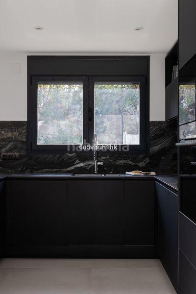 Foto e3f6616e-c6ea-4029-a4d2-dd0bb49095e6. Casa adossada a La Quinta Benahavís