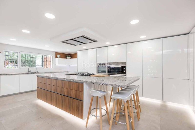 Foto 91a55675-9fe0-4b9c-852c-0f3a609d6021. Casa adosada en Río Real Marbella