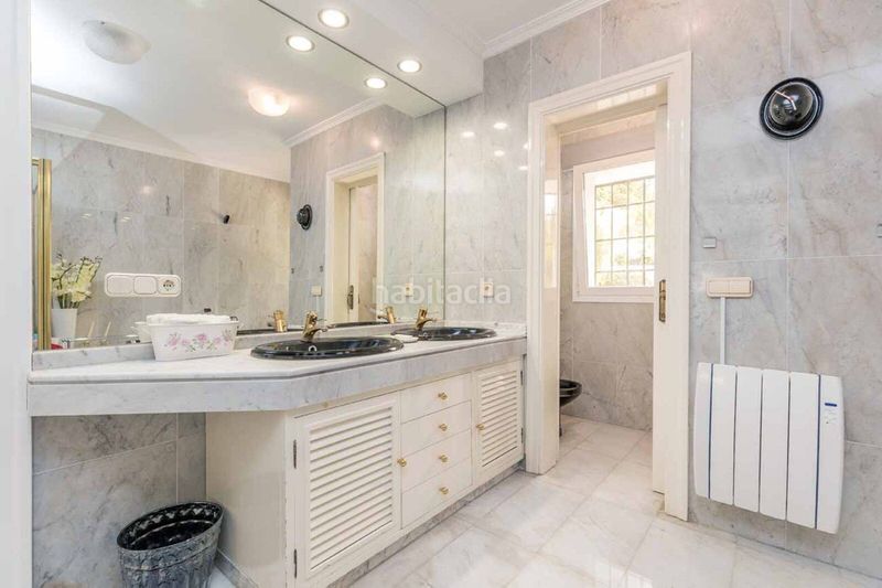 Foto 32238dff-ee84-4c5c-91fd-f91bb35b84dc. Casa adossada amb aparcament a Río Real Marbella