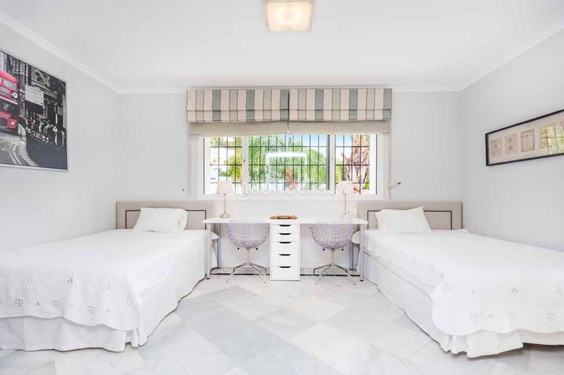 Foto 59a1fc53-2fc2-4328-99cb-7cba809dac29. Casa adossada amb aparcament a Río Real Marbella