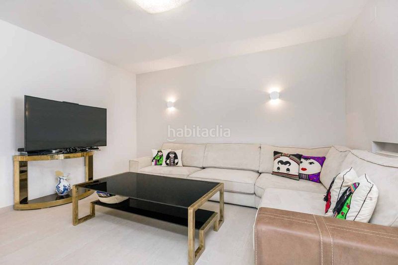 Foto 714f6234-72e5-49e5-954a-0c7e443d9808. Casa adossada amb aparcament a Río Real Marbella