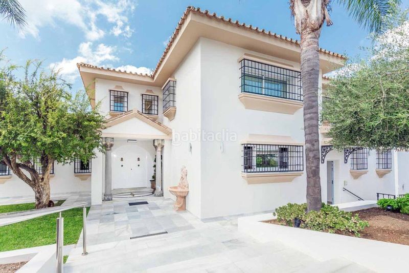 Foto c0ca3c9a-f02b-4928-b7af-c949ca338084. Casa adossada amb aparcament a Río Real Marbella