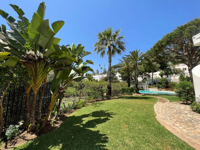 Foto e2de6f0a-9a15-4018-a302-91c8ed7fe3f6. Casa adossada amb aparcament a Río Real Marbella
