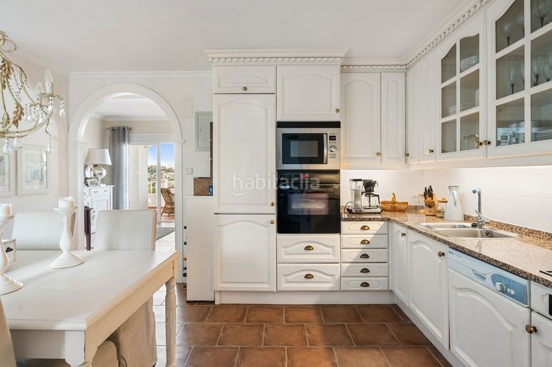 Foto c422be0f-a576-4597-be8d-96f3de8e9f7e. Casa adossada a Las Brisas Marbella