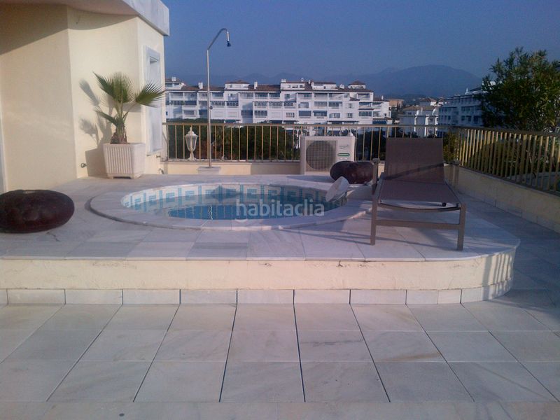 Foto f9c685a0-ca19-43b9-b55c-a0bc53419414. Ático en Puerto Banús Marbella