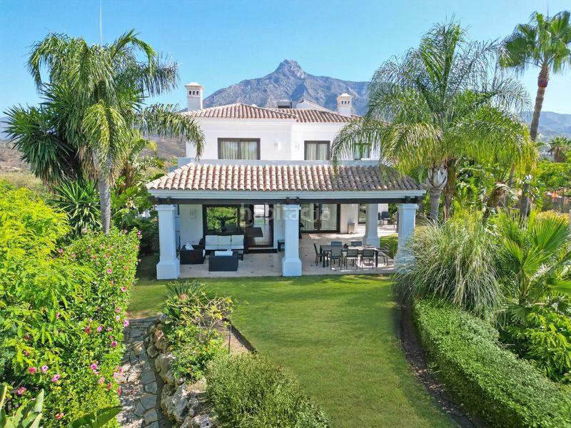 Foto f4cd58c8-6453-46a3-bbbe-71625a30528d. Casa adossada amb aparcament a Casco Antiguo Marbella