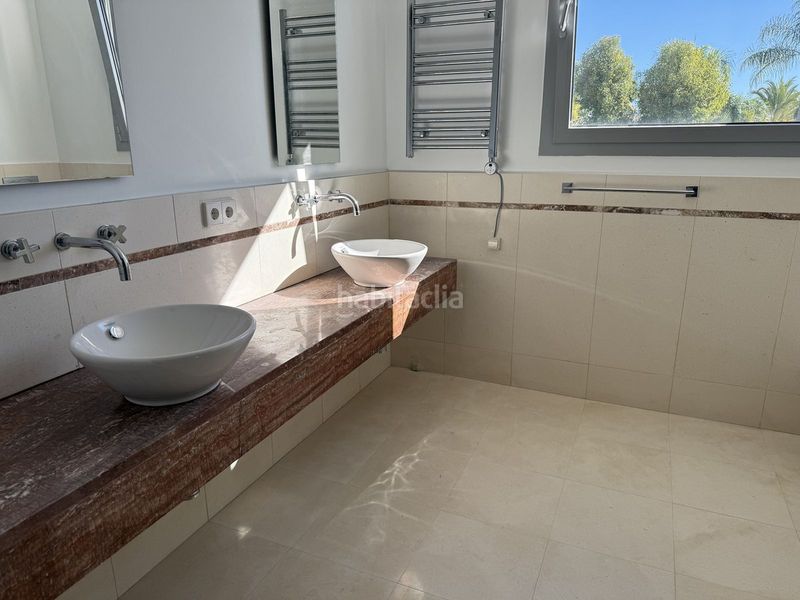 Foto 21b2ae2a-93b9-4872-ae45-2c28dc81cc0a. Casa adossada amb aparcament a Sierra Blanca Marbella