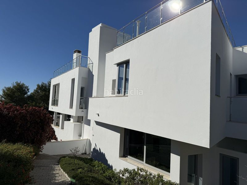 Foto 2e55616d-bb71-4386-8bd7-f265151da0d8. Casa adossada amb aparcament a Sierra Blanca Marbella