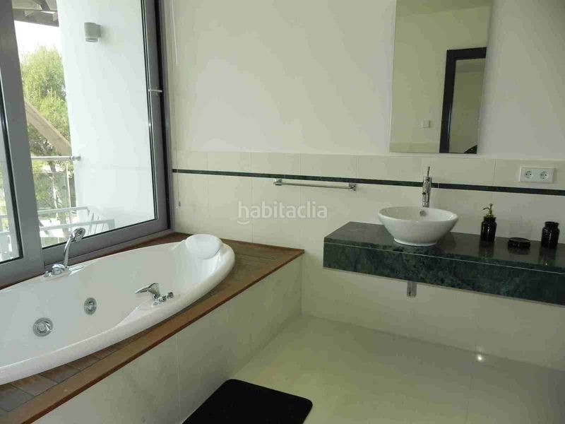 Foto 64ca5f79-eca9-4883-8855-fa48aa6cefa1. Casa adossada amb aparcament a Sierra Blanca Marbella