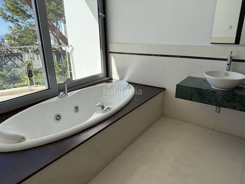 Foto 8a7647a8-74a2-42ed-9247-079138eb8bb8. Casa adossada amb aparcament a Sierra Blanca Marbella