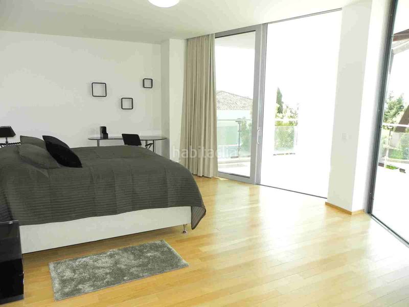 Foto 9173ae2c-d1aa-463e-a935-03d3f5bc2b6c. Casa adossada amb aparcament a Sierra Blanca Marbella